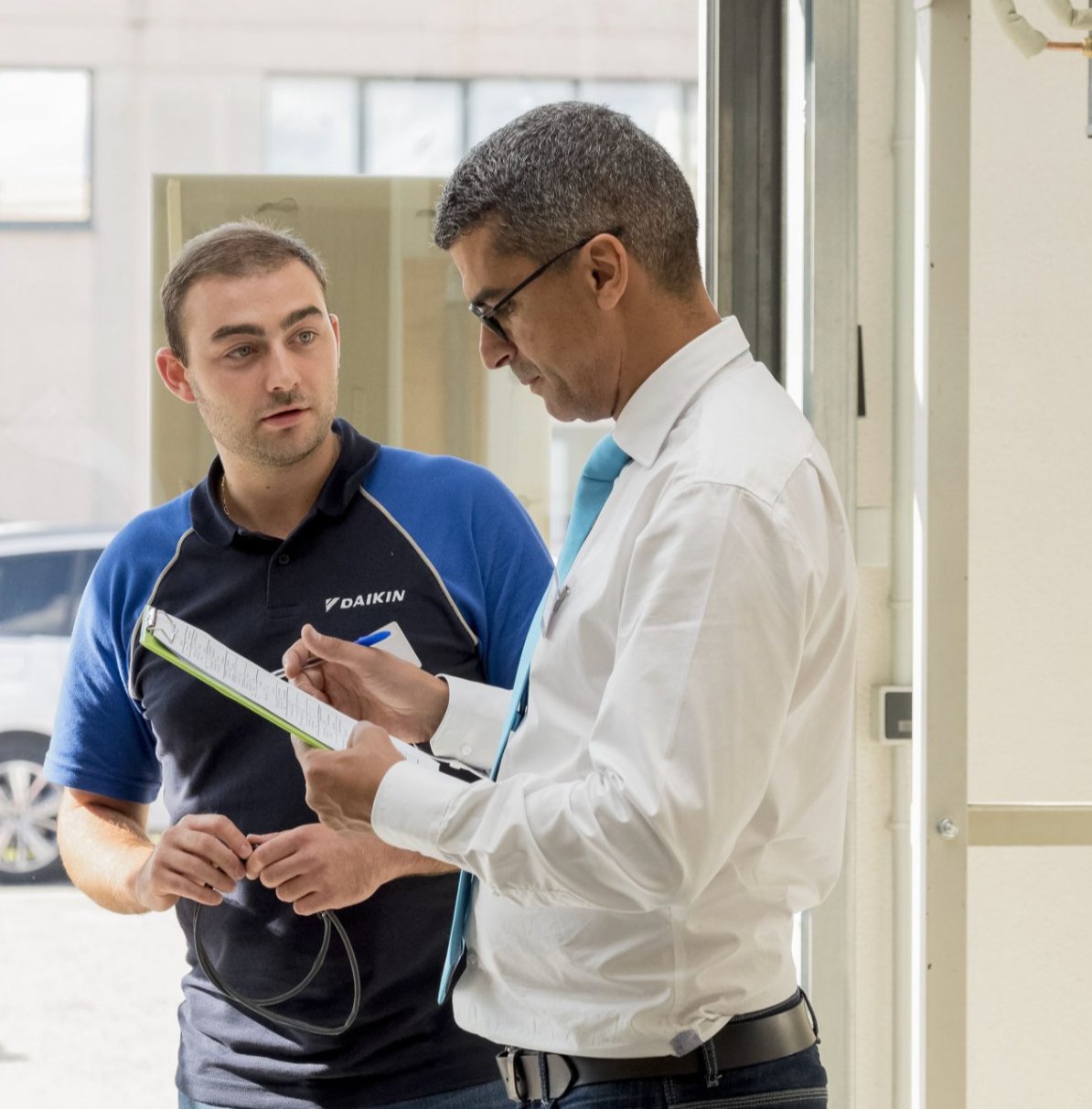 Saunderson Solar consultant discussing solar savings with a Roscommon homeowner